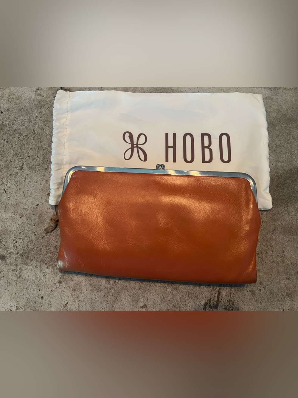 HOBO Lauren Wallet with Cream Dust Bag
